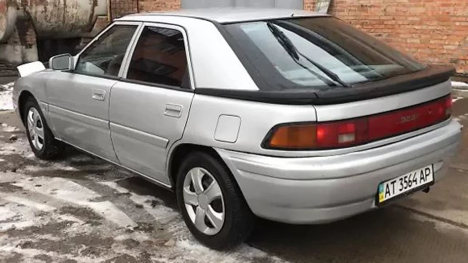 Mazda 323 F 1.6 16v carb