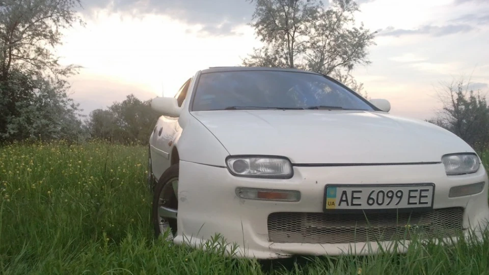 Mazda 323 F 2.5V6 white butterfly