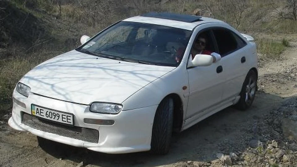 Mazda 323 F 2.5V6 white butterfly 4