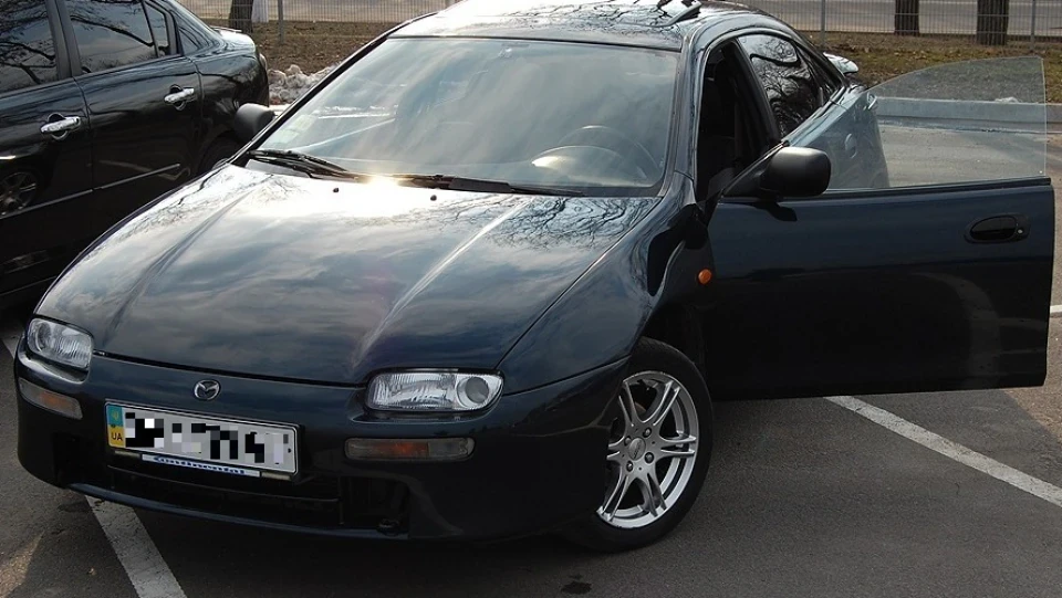 Mazda 323 F BA Forever Young 4