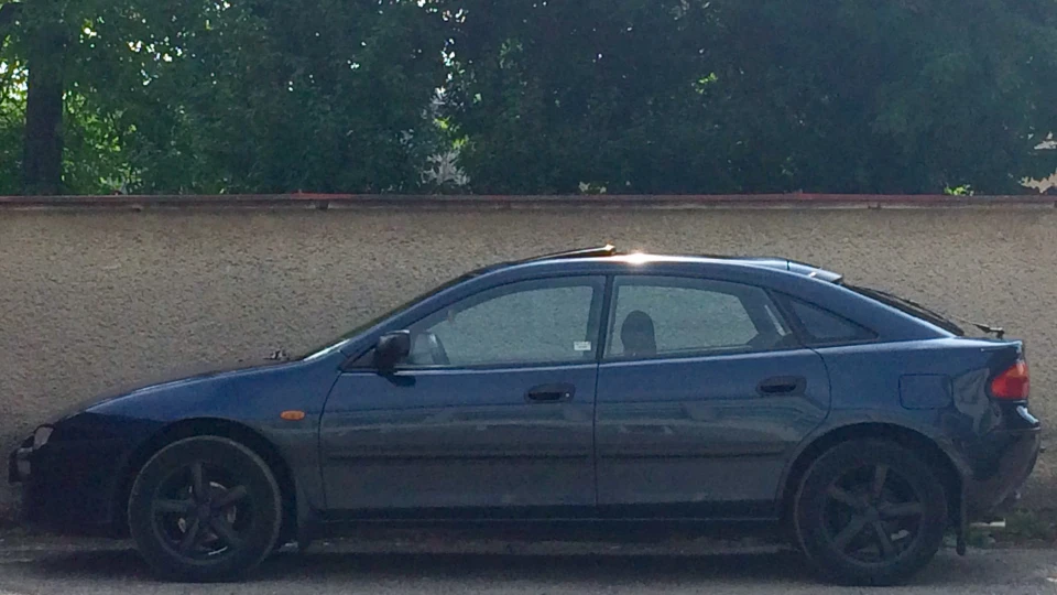 Mazda 323 F BA 信頼できる日本語