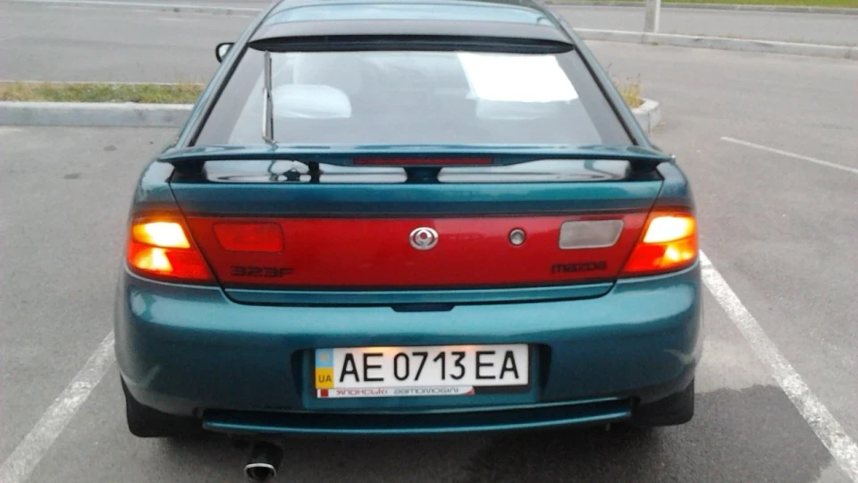 Mazda 323 F Ferrari для бідних 4