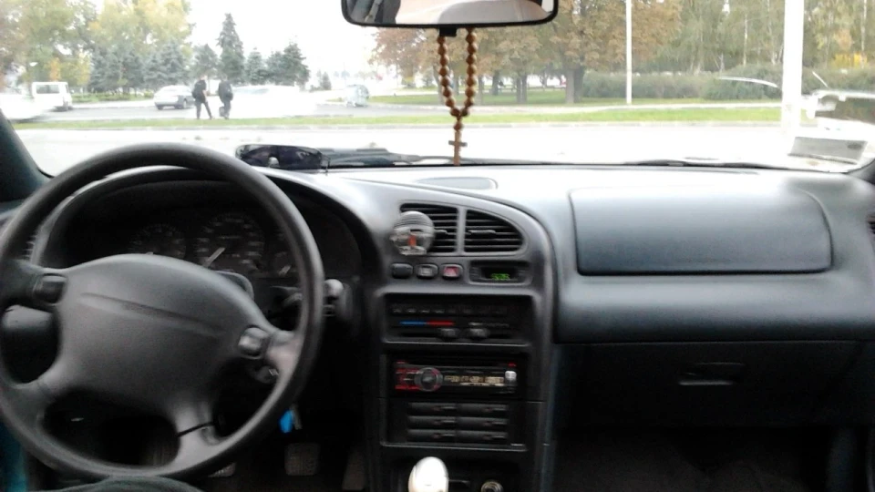 Mazda 323 F Ferrari для бідних 5