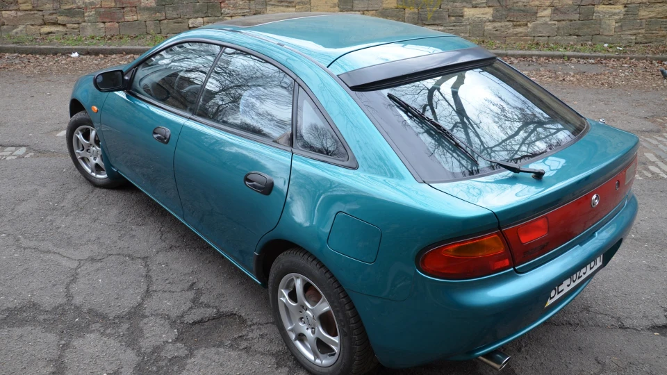 Mazda 323 F-ка BA 5