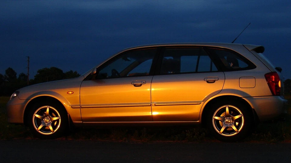 Mazda 323 F Sportive 4