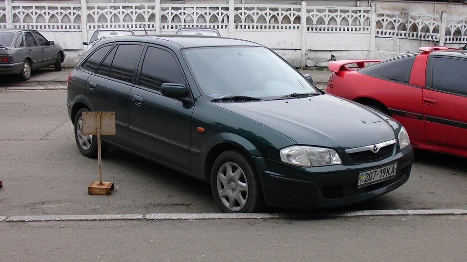 Mazda 323 F Sportive 2