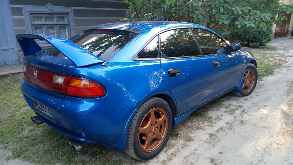 Mazda 323 F V6 грізна дитина