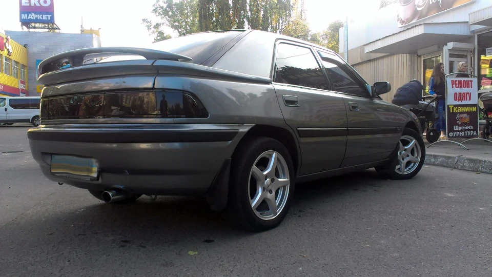 Mazda 323 f 4