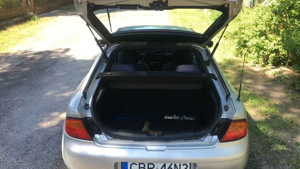 Mazda 323 F 2