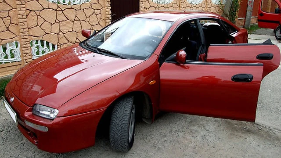 Mazda 323 F 2