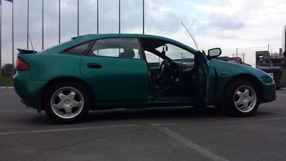 Mazda 323 F 2