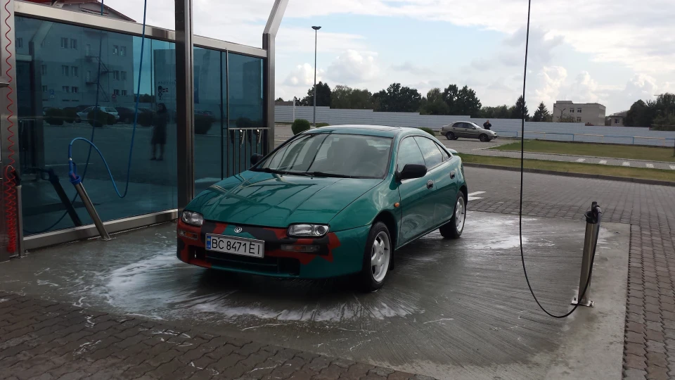 Mazda 323 F 4