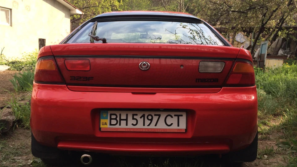 Mazda 323 f 4