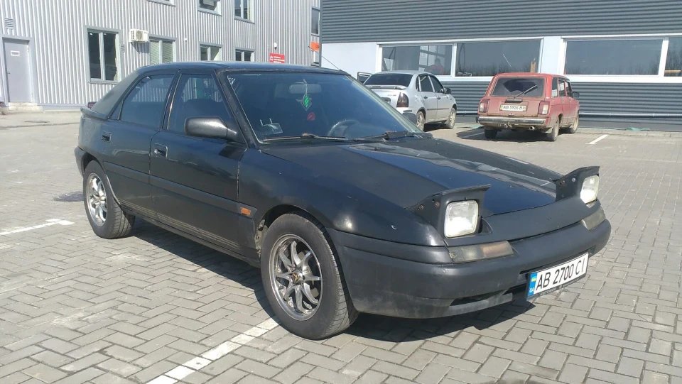Mazda 323 F 2