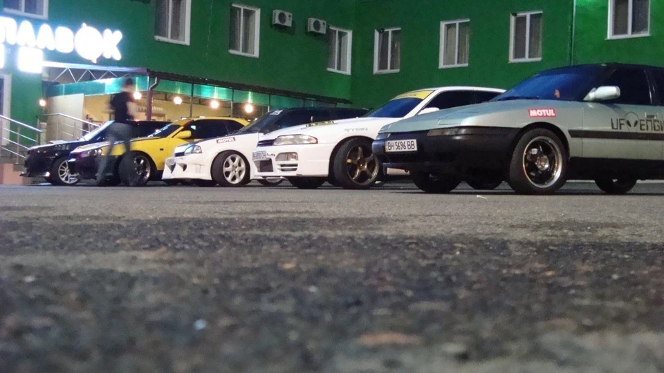 Mazda 323 F 2