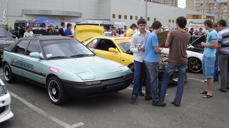 Mazda 323 F 5