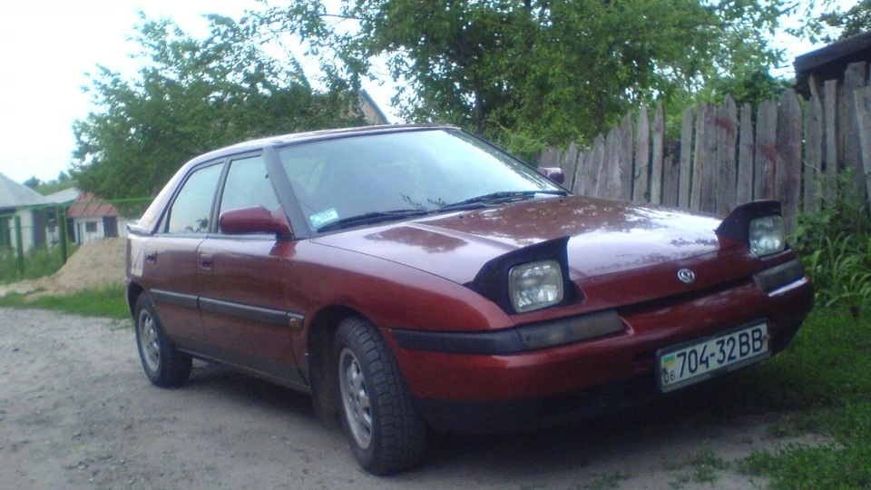 Mazda 323 F 2