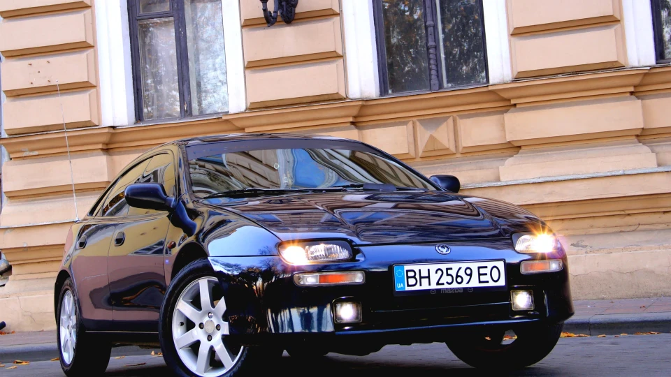 Mazda 323 F 2