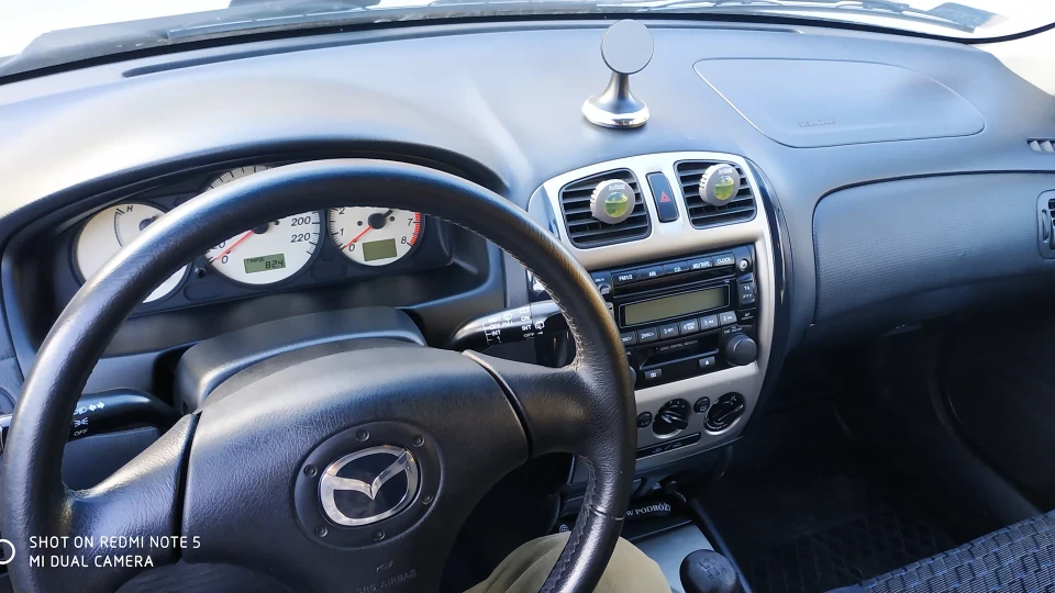 Mazda 323 Familia BJ Hatchback 4