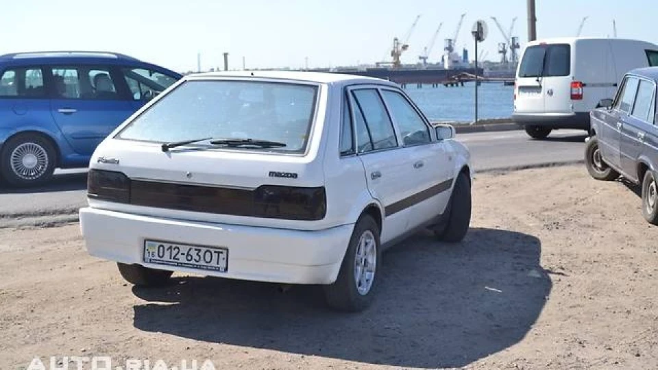 Mazda 323 familia 2