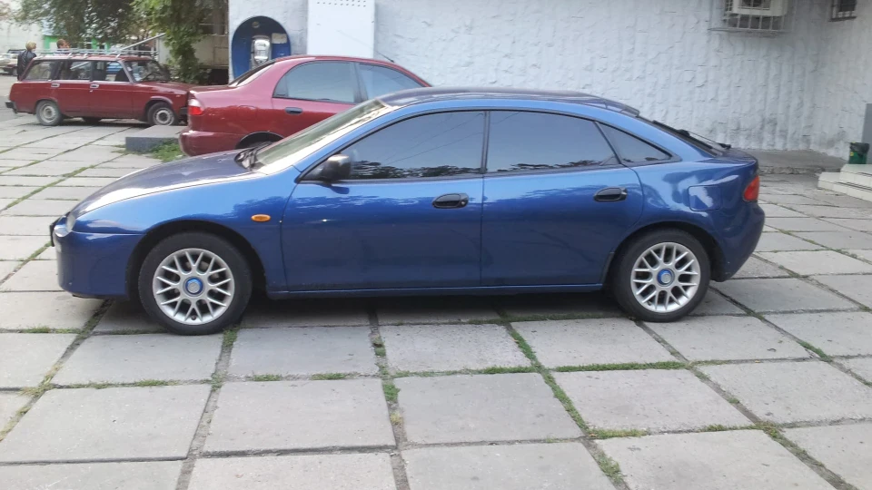 Mazda 323 F(BA) 1.5 3