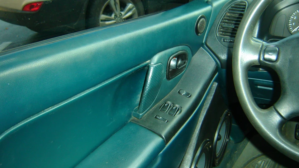 Mazda 323 F(BA) 2