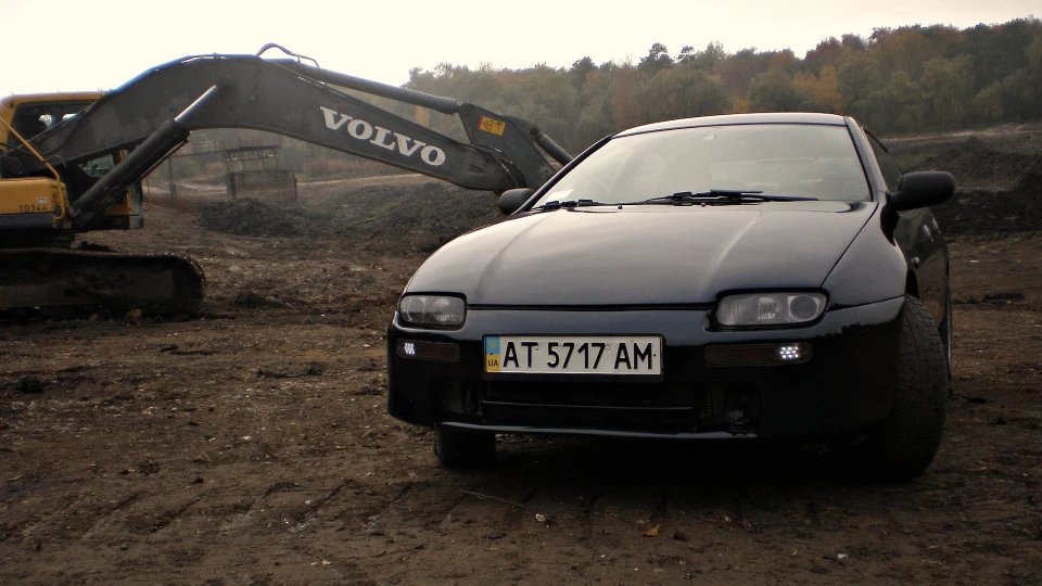 Mazda 323 Ferrari для бідних 2