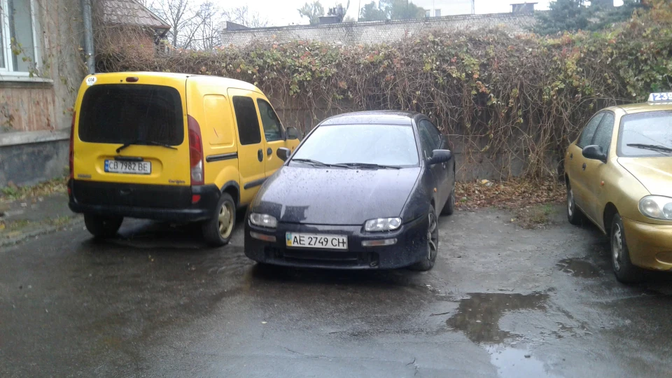 Mazda 323 Феррарі для бідних 2