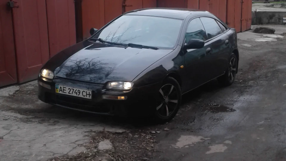 Mazda 323 Феррарі для бідних 4