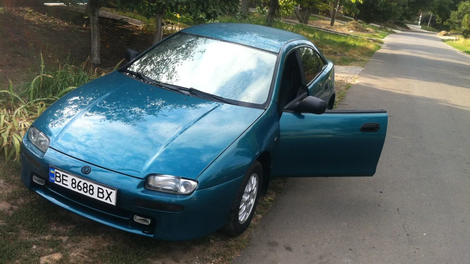 Mazda 323 Ferrari 5