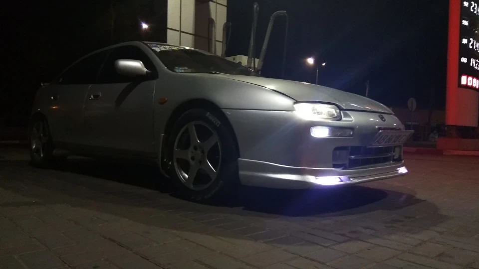 Mazda 323 FFF...fff 2