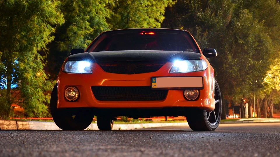 Mazda 323 Horny Bitch 4