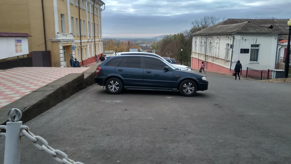 Mazda 323 Японці роблять речі) 2