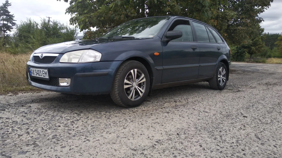 Mazda 323 Японці роблять речі) 3