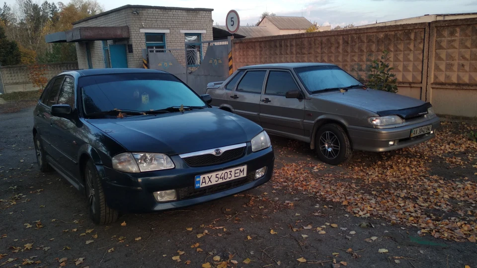 Mazda 323 Японці роблять речі) 4