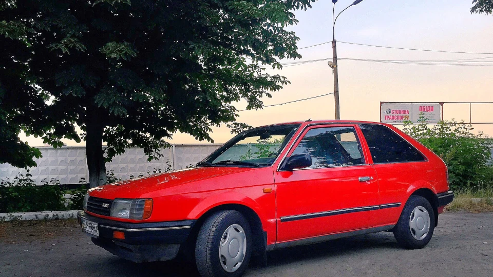 Mazda 323 Японія 2