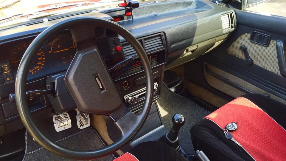 Mazda 323 Японія 4