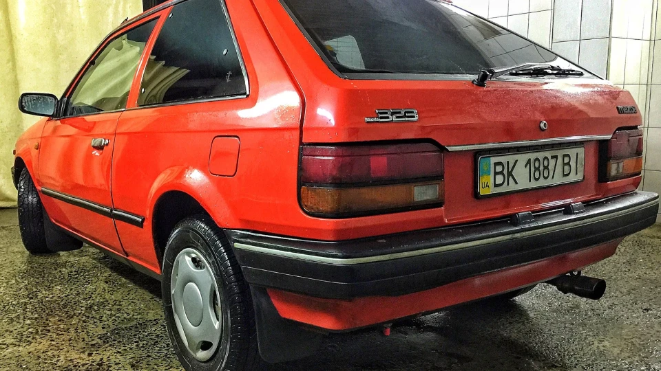 Mazda 323 Японія 5