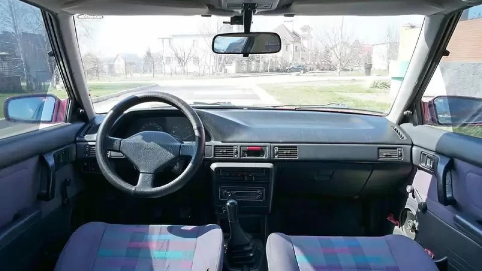 Mazda 323 Жінка 4