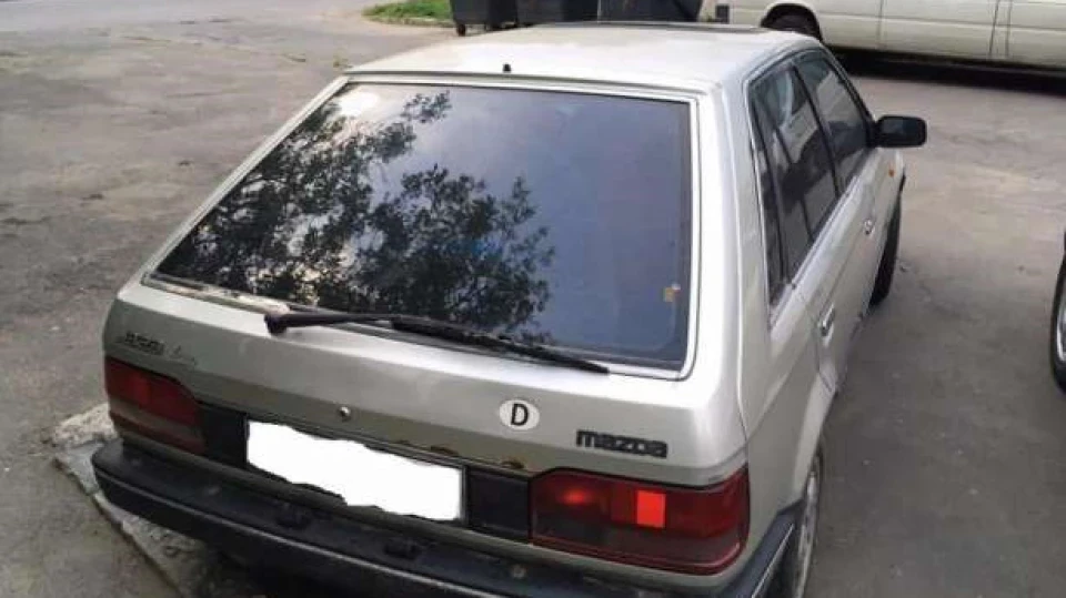Mazda 323 Luxus 2
