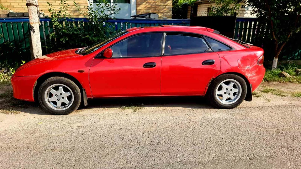 Mazda 323 Маленька ферарі