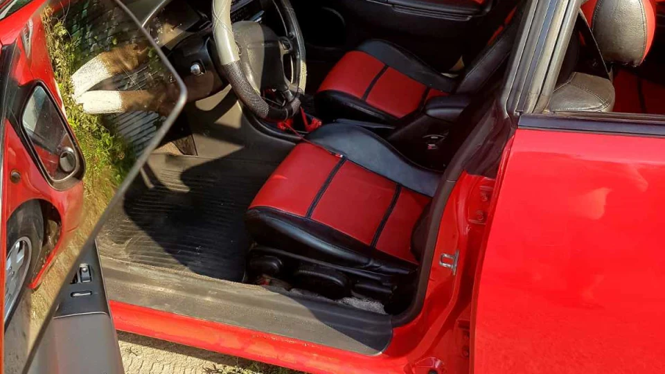 Mazda 323 Маленька ферарі 2