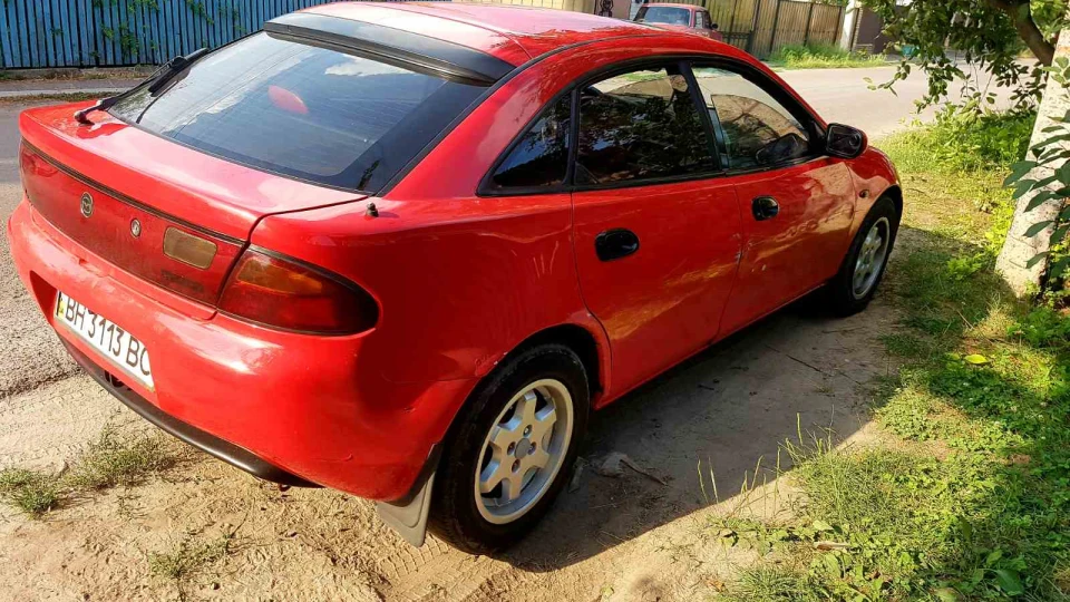 Mazda 323 Маленька ферарі 3