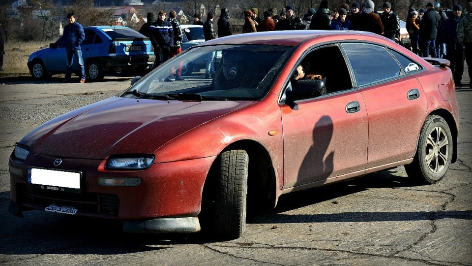 Mazda 323 Маська 3