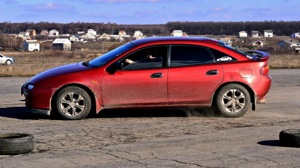 Mazda 323 Маська 4