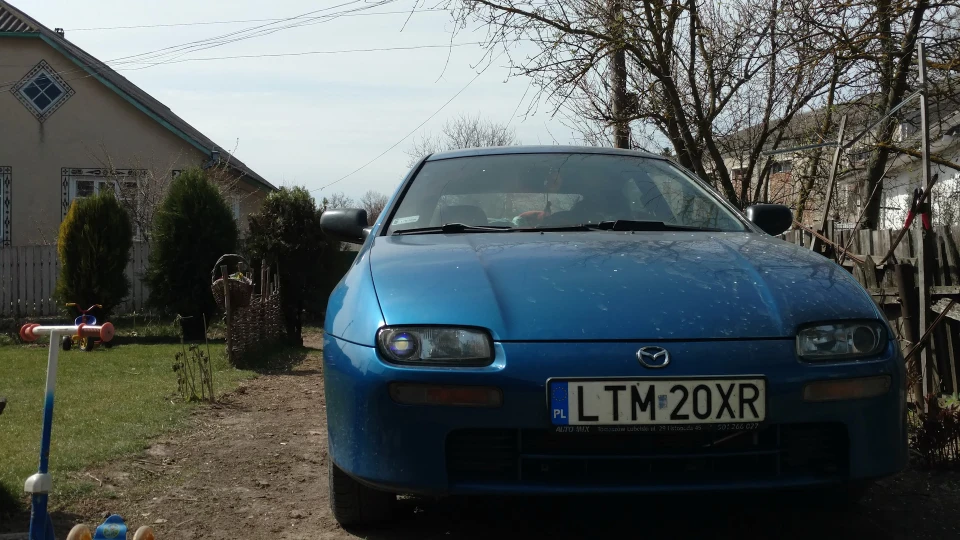 Mazda 323 Mazda Facka