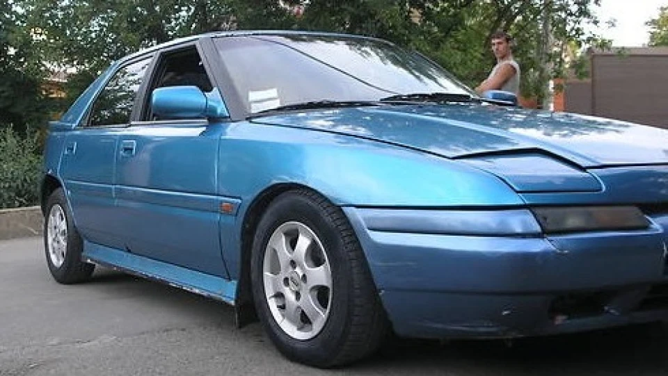 Mazda 323 низька 2