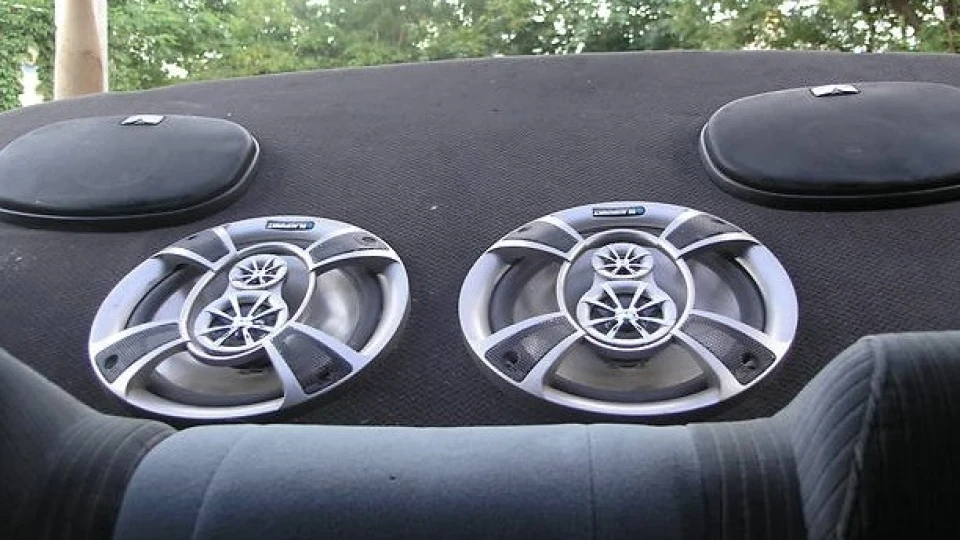 Mazda 323 низька 4