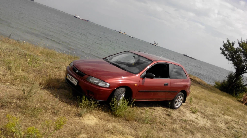 Mazda 323 'P'їдкий хетчбек;) 3