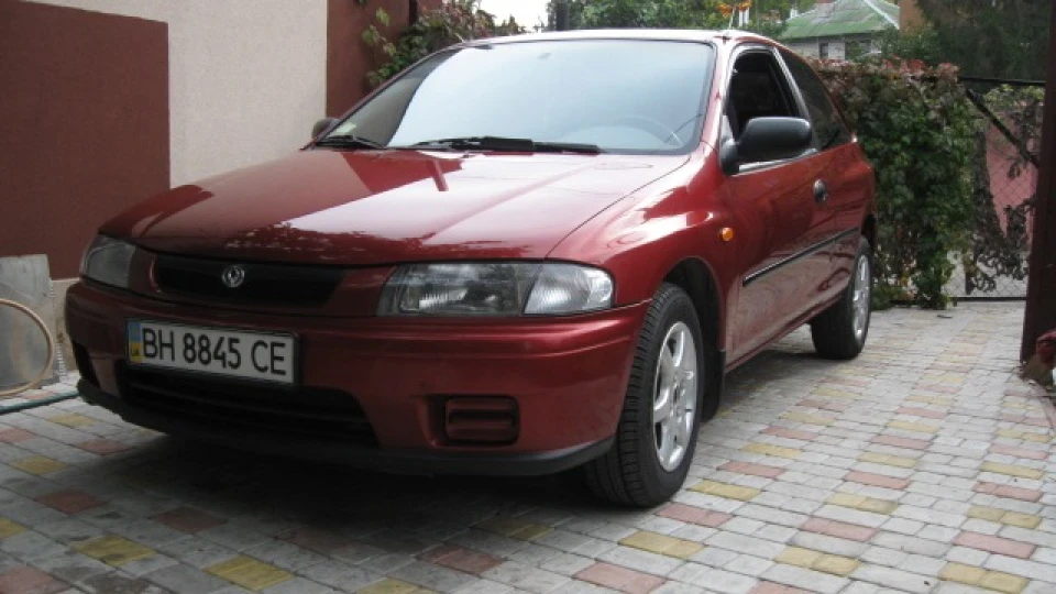 Mazda 323 'P'їдкий хетчбек;) 4
